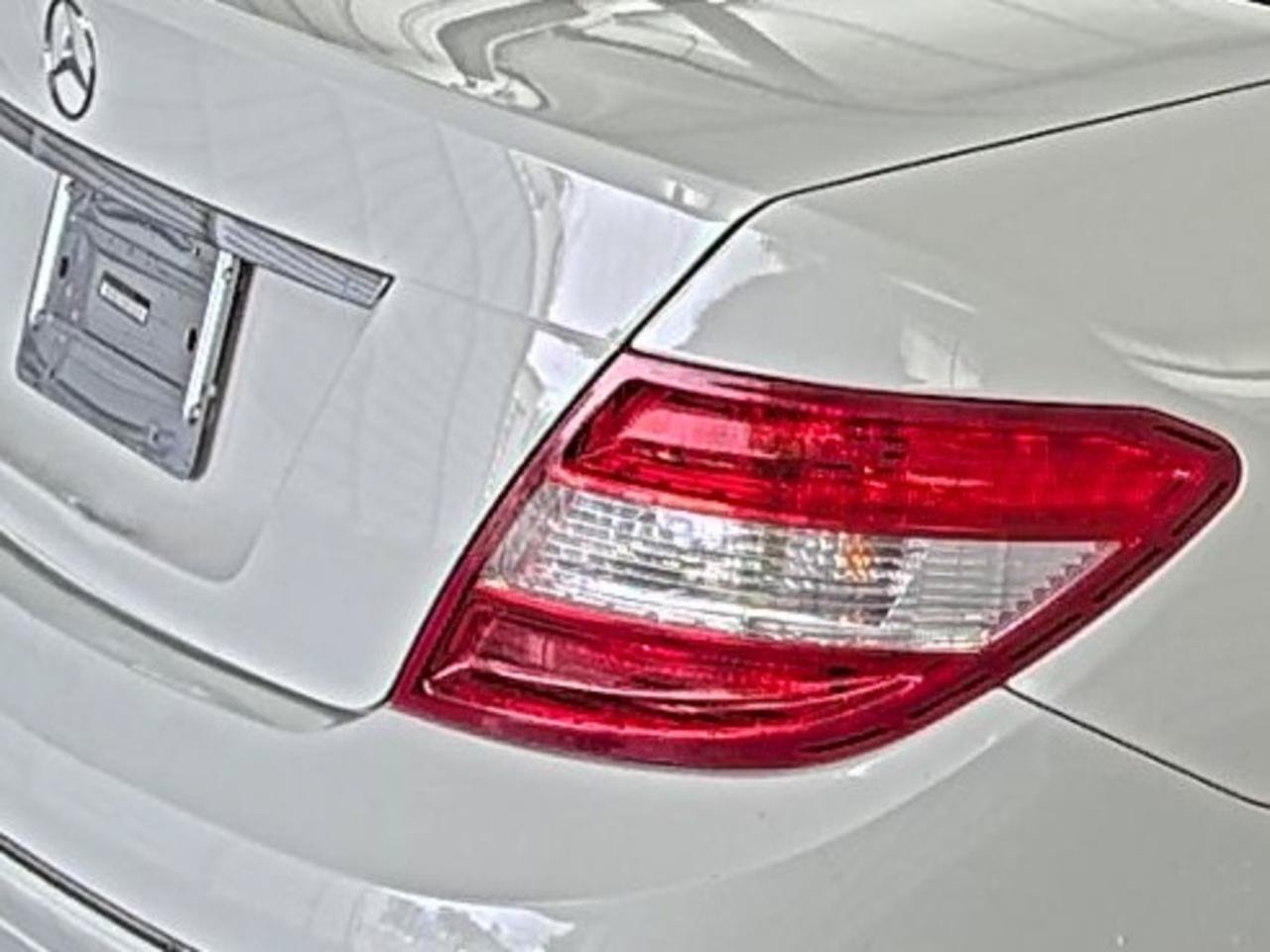 Used 2009 Mercedes-Benz C 300 Sedan image 7