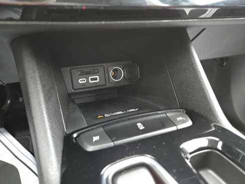 Used 2022 Chevrolet Bolt EUV Premier w/ Sun & Sound Package image 19