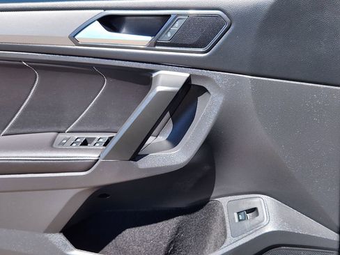 Certified 2024 Volkswagen Tiguan SE AWD/4WD image 19