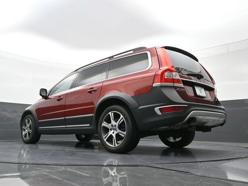 Used 2015 Volvo XC70 T6 w/ Proximity Package AWD/4WD image 25