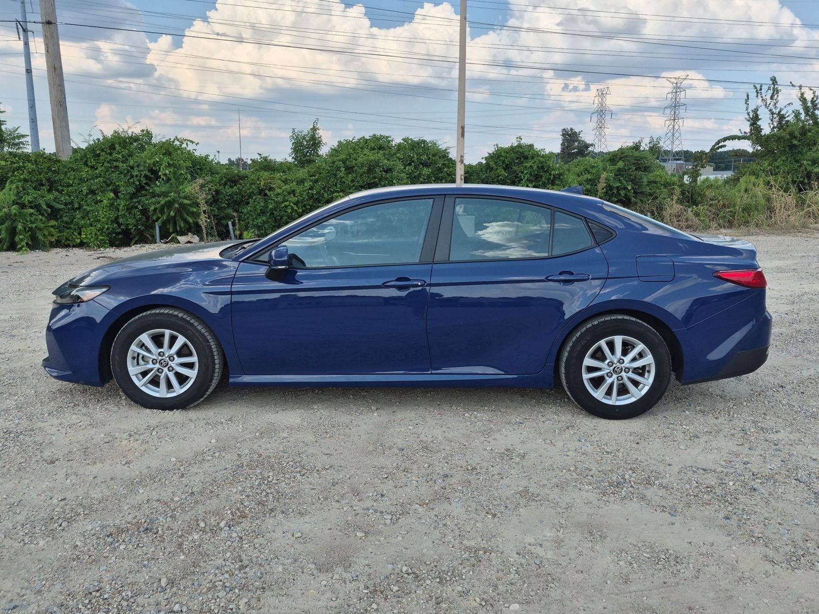 Used 2025 Toyota Camry LE FWD image 2
