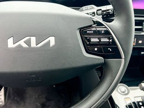New 2025 Kia Niro EX Touring image 24