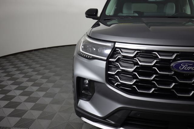 Certified 2025 Ford Explorer Platinum w/ Ultimate Package AWD/4WD image 17