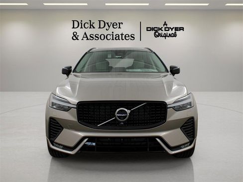 New 2025 Volvo XC60 B5 Plus w/ Protection Package Premier image 9