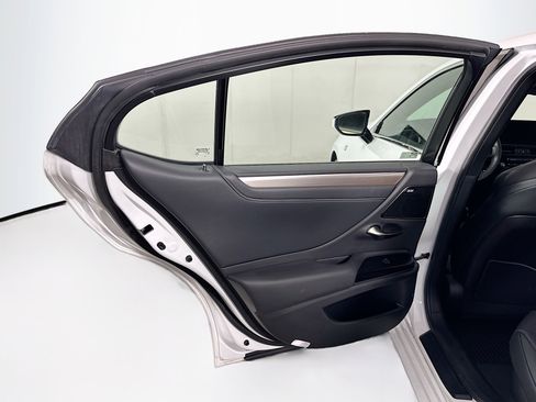 Used 2023 Lexus ES 300h F Sport image 26