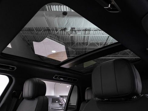 Used 2025 Land Rover Range Rover Long Wheelbase SE image 7