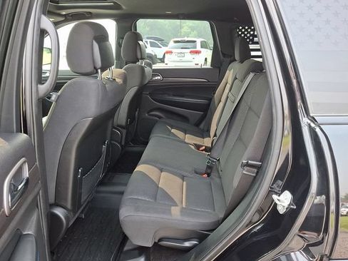 Used 2018 Jeep Grand Cherokee Laredo AWD/4WD image 10
