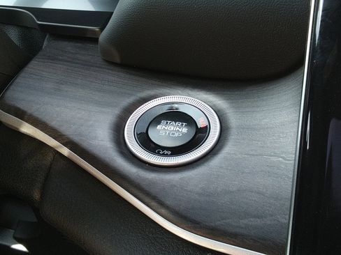 Used 2024 Jeep Grand Cherokee Limited image 18