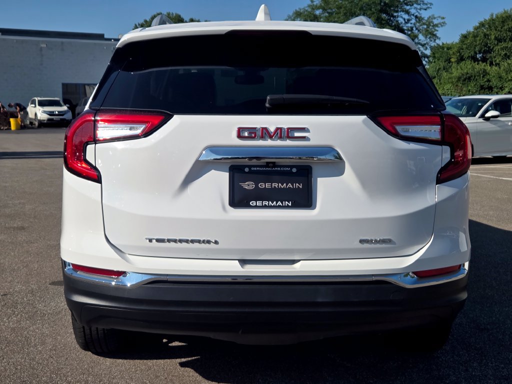 Used 2024 GMC Terrain SLT AWD/4WD image 15