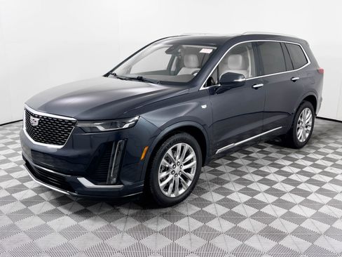 Used 2022 Cadillac XT6 Premium Luxury image 3