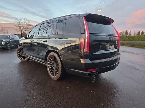 Used 2022 Cadillac Escalade Premium Luxury w/ Performance Package image 7