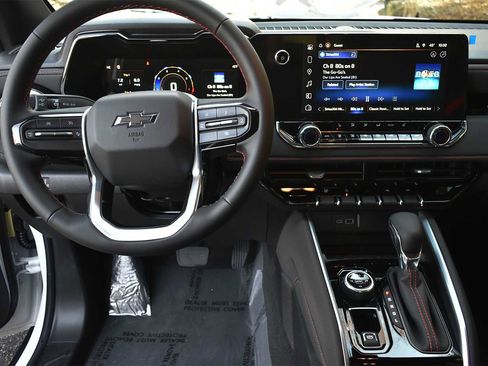 Used 2026 Chevrolet Colorado Z71 w/ Technology Package AWD/4WD image 12