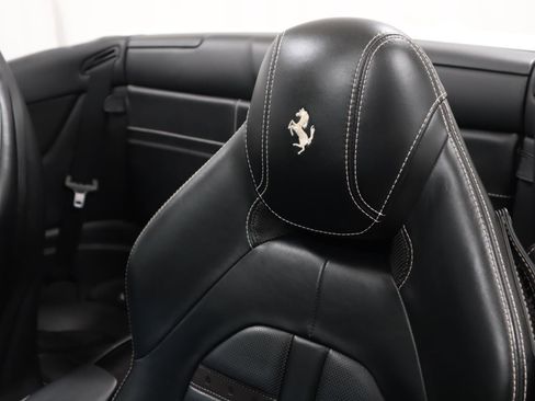 Used 2016 Ferrari California T image 19