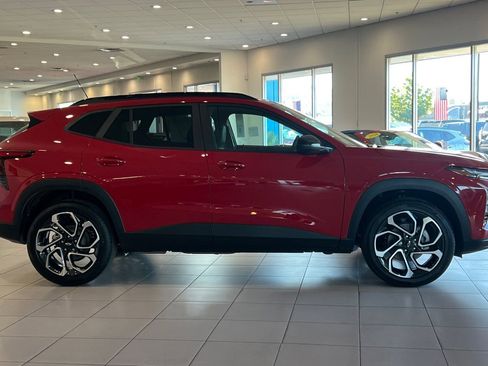 Used 2026 Chevrolet Trax RS w/ Driver Confidence Package FWD image 3