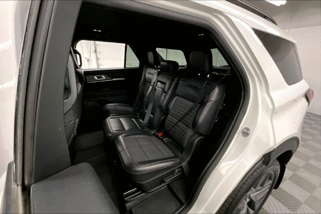 Used 2025 Ford Explorer ST-Line w/ ST-Line Street Pack AWD/4WD image 24