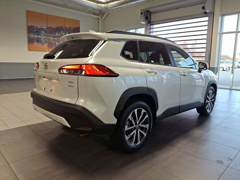 Used 2023 Toyota Corolla Cross XLE image 6