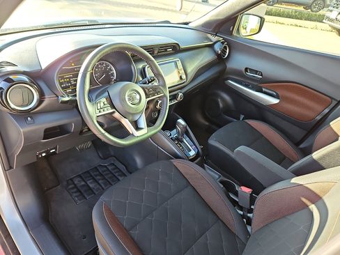 Used 2019 Nissan Kicks SR image 10