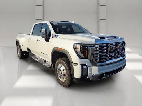 New 2026 GMC Sierra 3500 Denali w/ Denali Reserve Package AWD/4WD image 3
