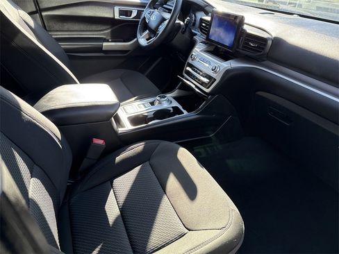 Used 2022 Ford Explorer XLT image 9