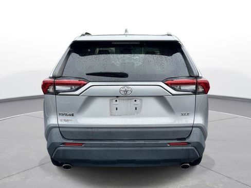 Used 2020 Toyota RAV4 XLE w/ Convenience Package FWD image 7