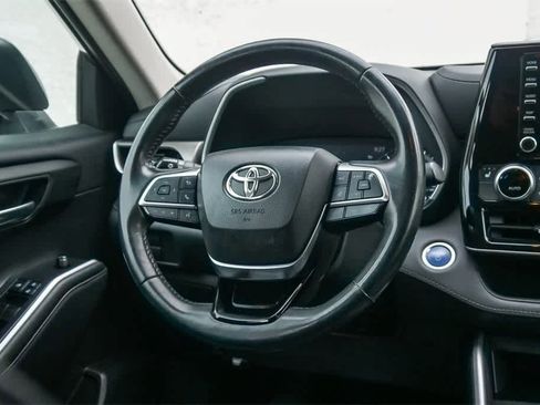 Used 2021 Toyota Highlander XLE image 13