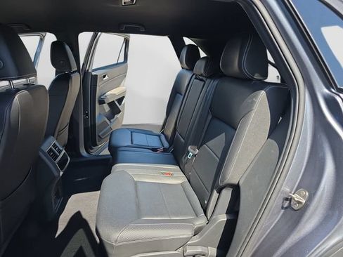 Used 2023 Volkswagen Atlas Cross Sport SE FWD image 33