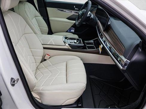 New 2026 BMW i7 xDrive60 AWD/4WD image 24