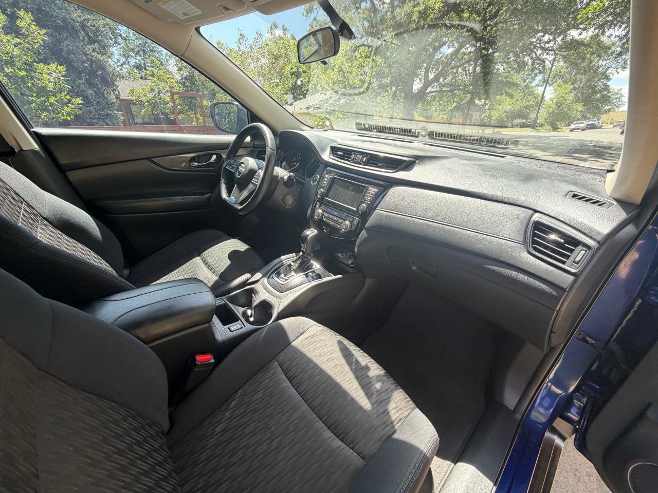 Used 2018 Nissan Rogue SV w/ Premium Package AWD/4WD image 17