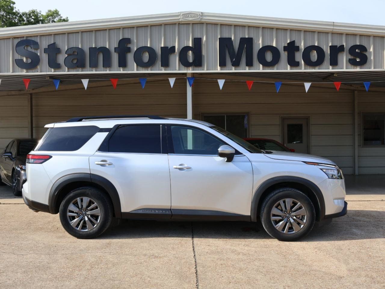 Used 2024 Nissan Pathfinder SV FWD image 1