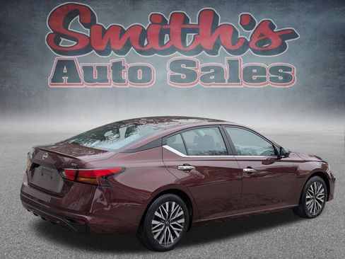 Used 2024 Nissan Altima 2.5 SV FWD image 6