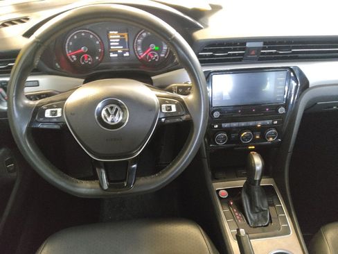 Used 2022 Volkswagen Passat 2.0T SE FWD image 22