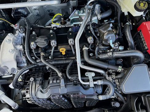 New 2025 Mitsubishi Outlander SE image 32