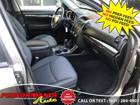 Used 2012 Kia Sorento LX w/ Convenience Pkg image 8