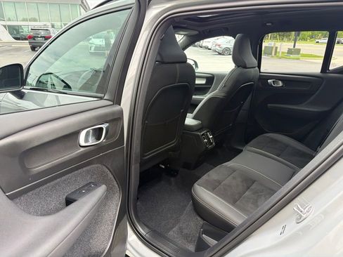 Certified 2025 Volvo XC40 B5 Plus AWD/4WD image 7