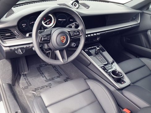 Certified 2024 Porsche 911 Carrera RWD image 4