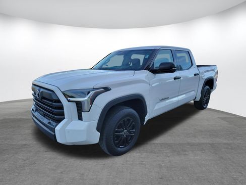 Used 2023 Toyota Tundra SR5 w/ SR5 Convenience Package AWD/4WD image 3