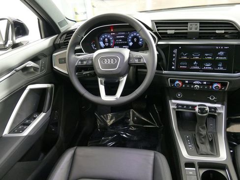 Used 2024 Audi Q3 2.0T Premium image 7