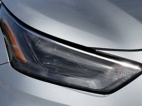 Used 2023 Toyota Highlander XLE FWD image 39