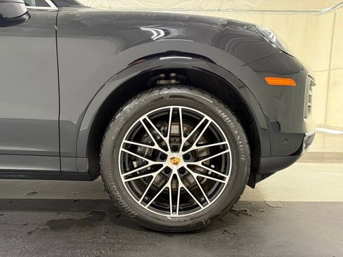 Certified 2024 Porsche Cayenne AWD/4WD image 14