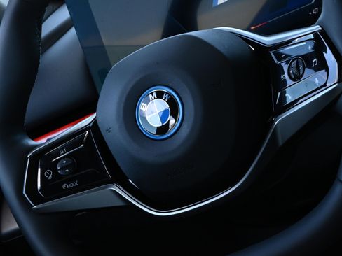 Certified 2024 BMW i5 eDrive40i w/ Premium Package image 22
