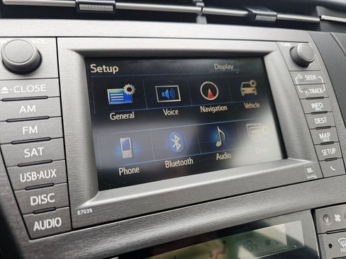 Used 2015 Toyota Prius Four w/ Deluxe Solar Roof Package image 28