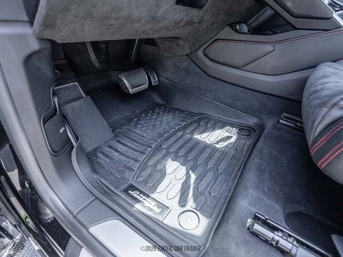 Used 2021 Lamborghini Urus AWD/4WD image 36