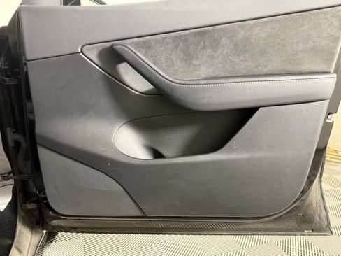 Used 2022 Tesla Model Y Long Range image 28