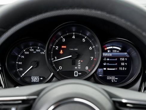 Used 2025 Porsche Macan image 16