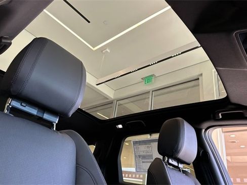 New 2025 Land Rover Discovery Sport Dynamic SE image 16