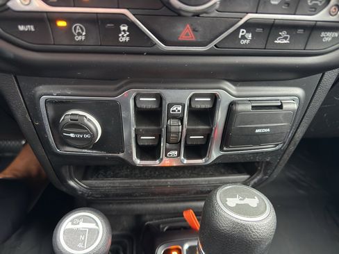 Used 2021 Jeep Wrangler Unlimited Sport image 16