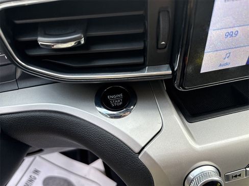 Used 2022 Ford Explorer XLT w/ Equipment Group 202A image 24