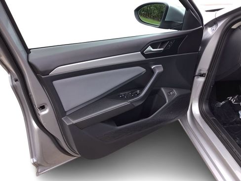 Used 2025 Volkswagen Jetta SE FWD image 20