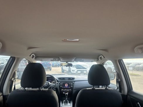 Used 2018 Nissan Rogue S image 33