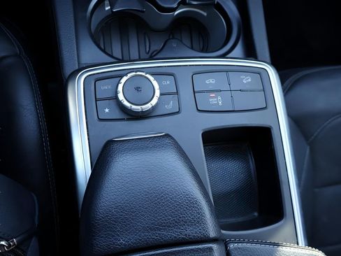 Used 2016 Mercedes-Benz GL 550 4MATIC image 31